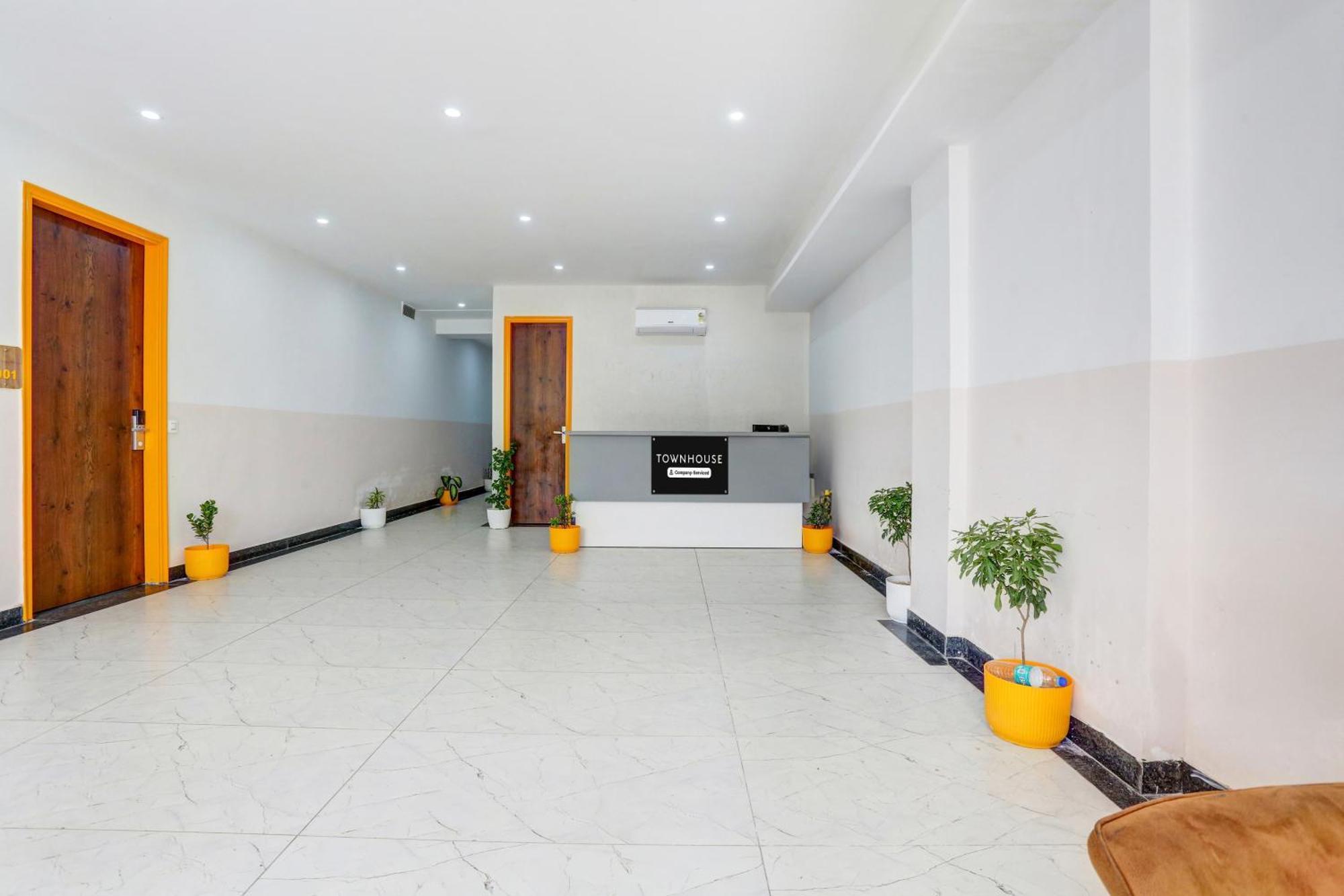 Super Townhouse Sector 69 Gurgaon Hotel ภายนอก รูปภาพ