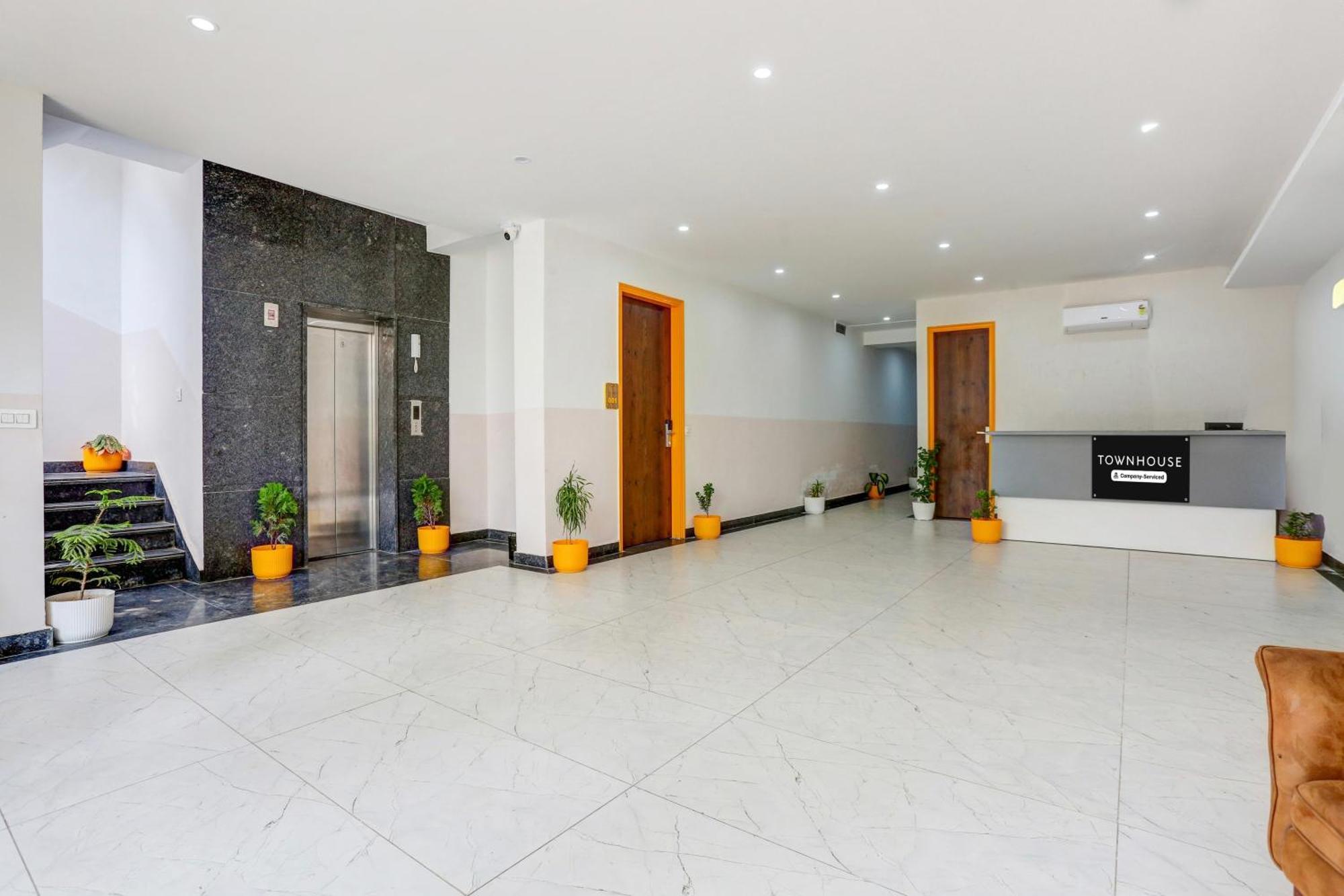 Super Townhouse Sector 69 Gurgaon Hotel ภายนอก รูปภาพ
